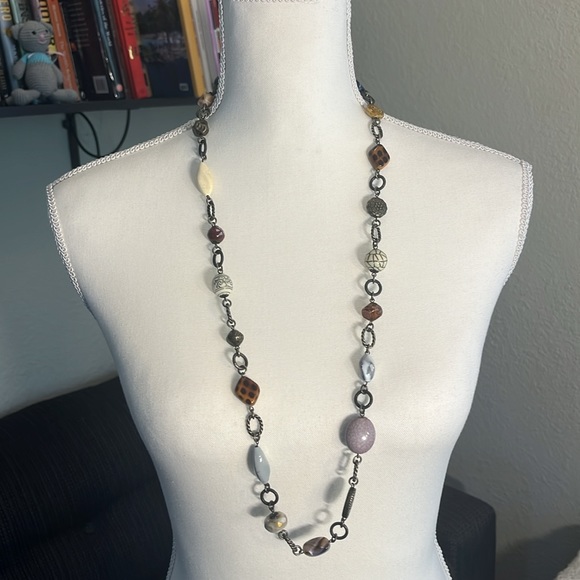 Beautiful Necklace and Earring Set - Picture 3 of 4